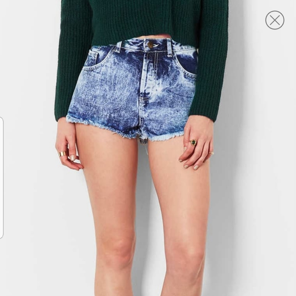 Topshop Moto 'Holly' Acid Wash Denim Shorts 28